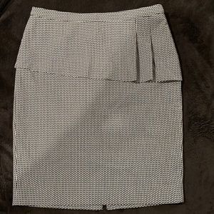 The Limited skirt, size 4, black and white, good condition